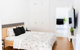 Bright Flat By Dg Collection